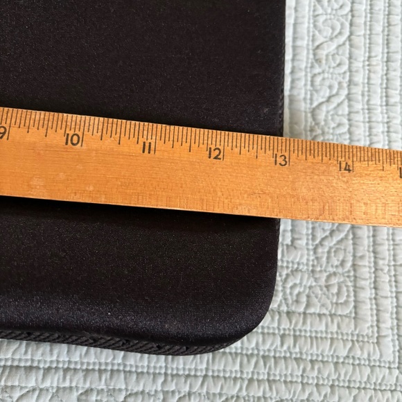 Incase Designs Neoprene Sleeve 13” Black LIKE NEW - Picture 5 of 7